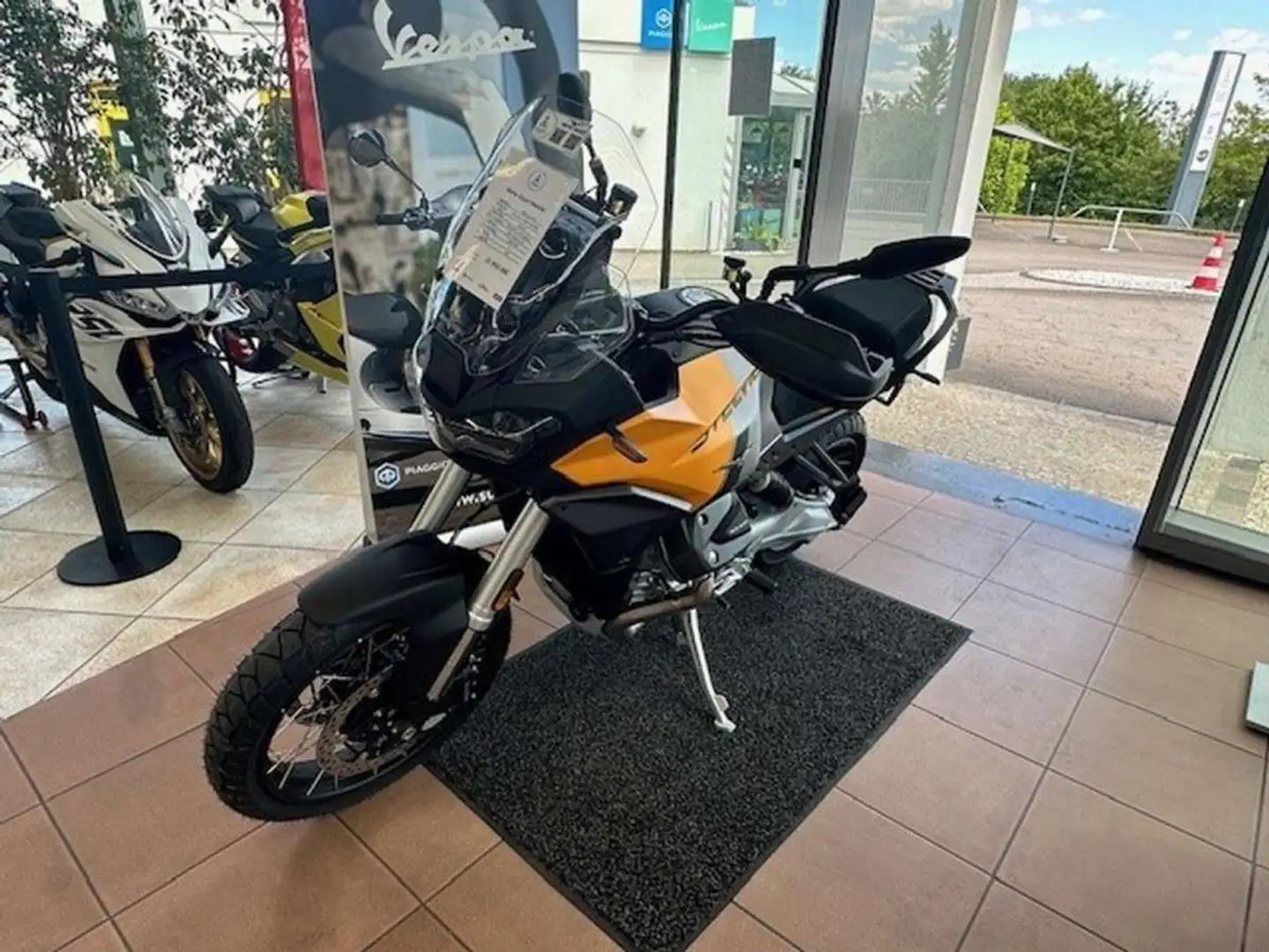 Moto Guzzi Stelvio PFF Šedá - 2