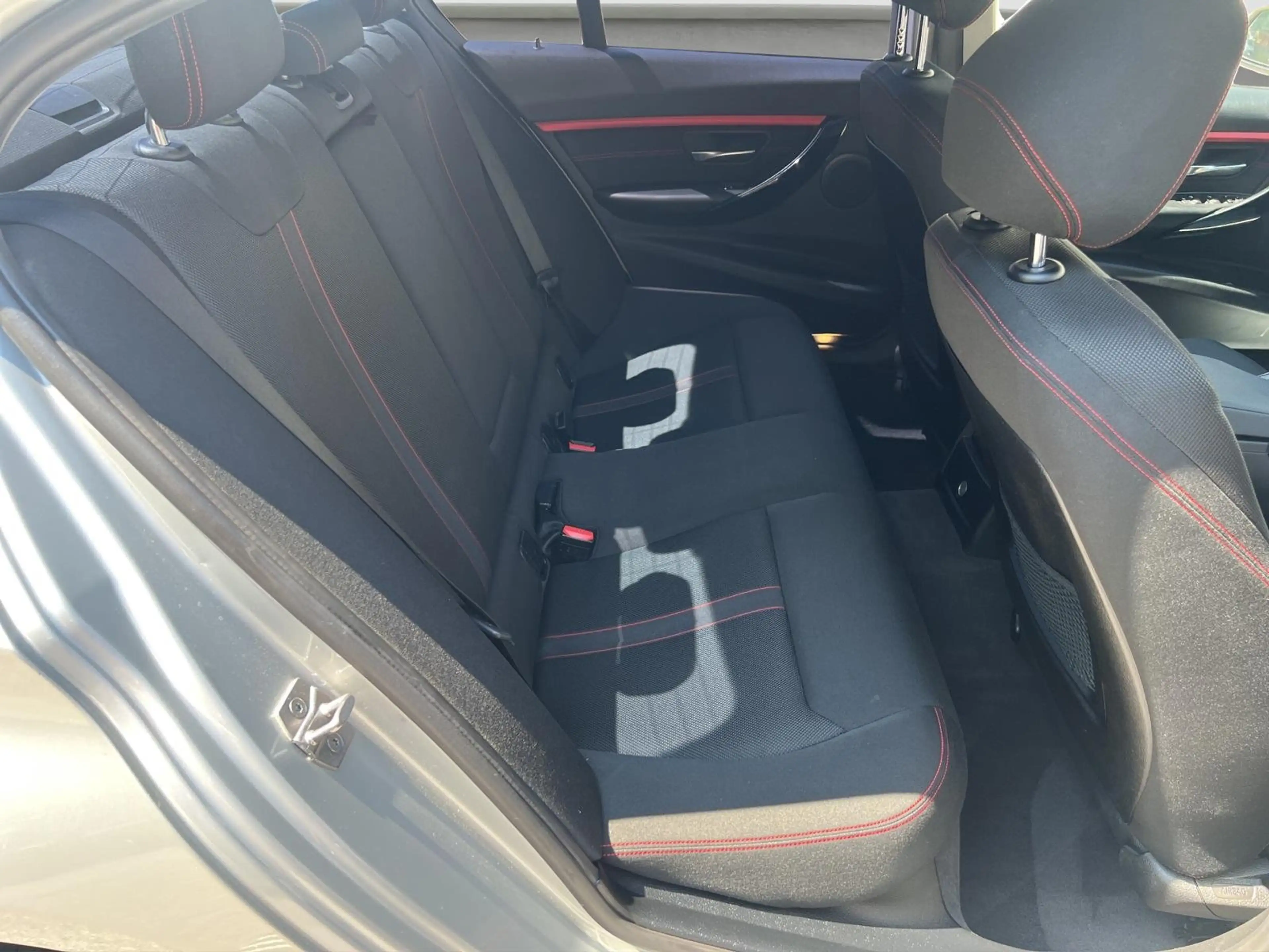 BMW 316 Sportsitze + Tempomat + Sitzheizung + LED — photo 13