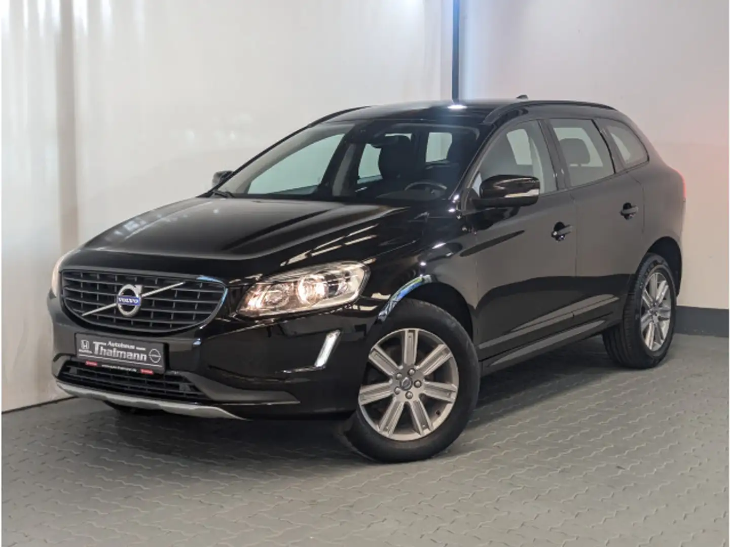 Volvo XC60 Kinetic 2WD Automatik Zwart - 2