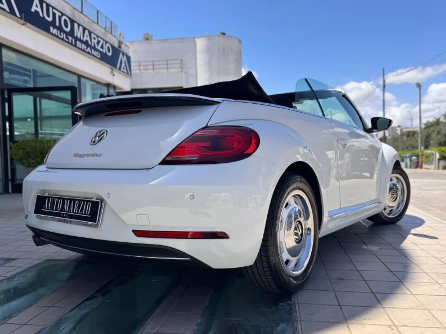 Volkswagen Maggiolino 2.0 tdi Design 110cv dsg Bianco - 2