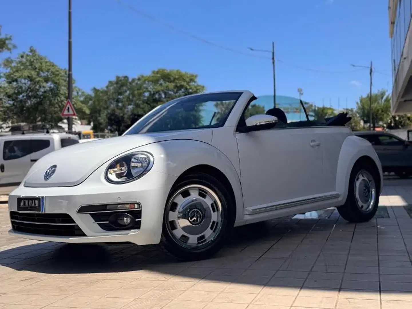 Volkswagen Maggiolino 2.0 tdi Design 110cv dsg Bianco - 1