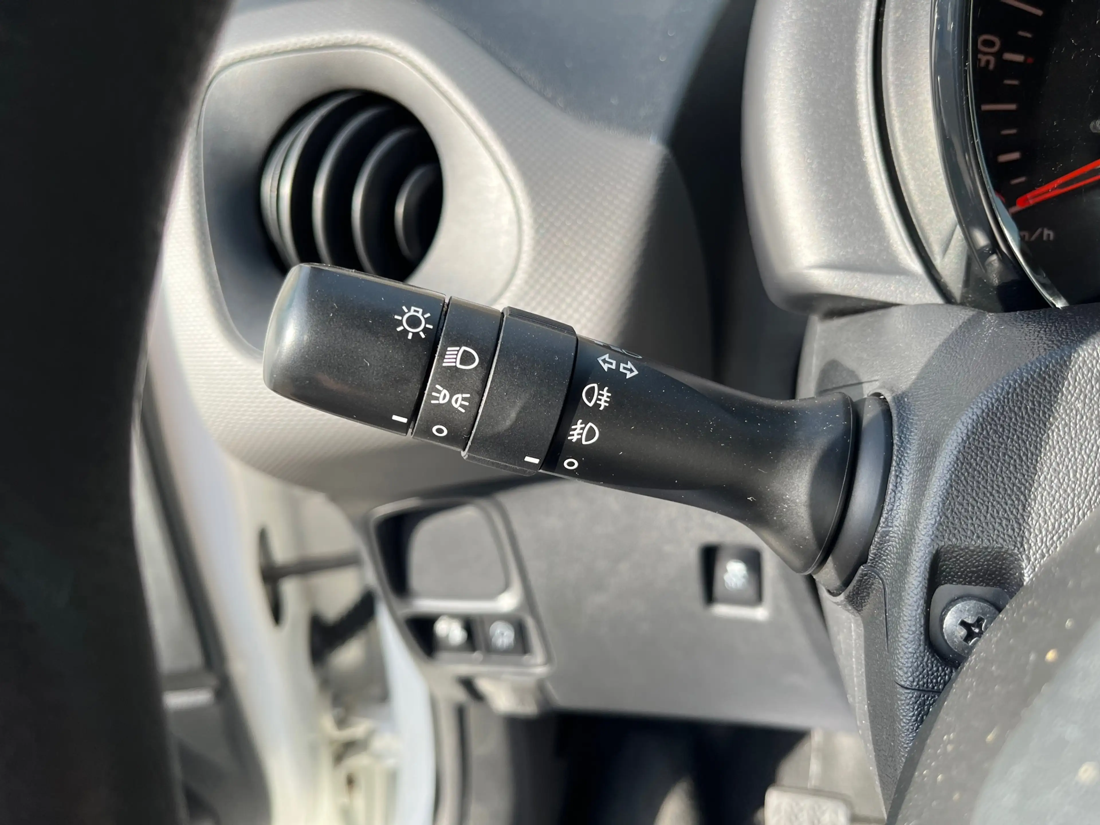 Peugeot 108 1.0 e-VTi Active — photo 19