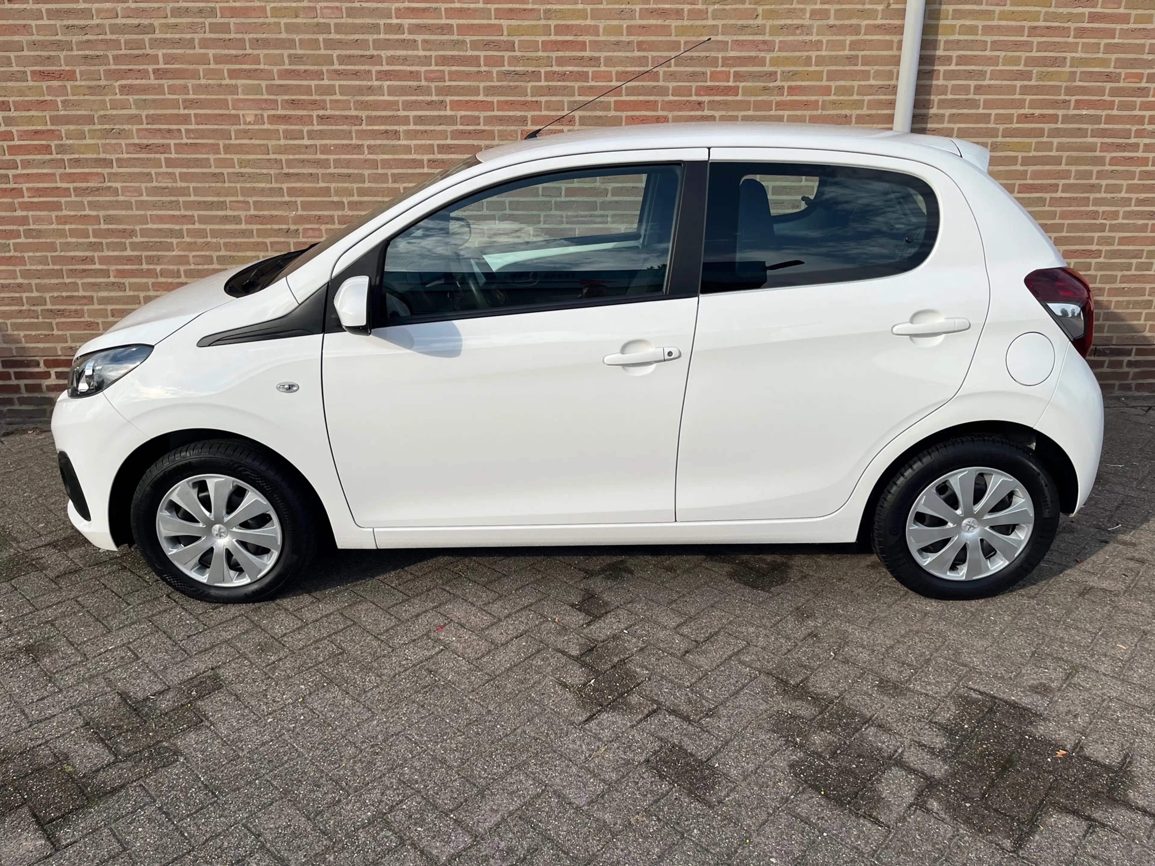 Peugeot 108 1.0 e-VTi Active — photo 3