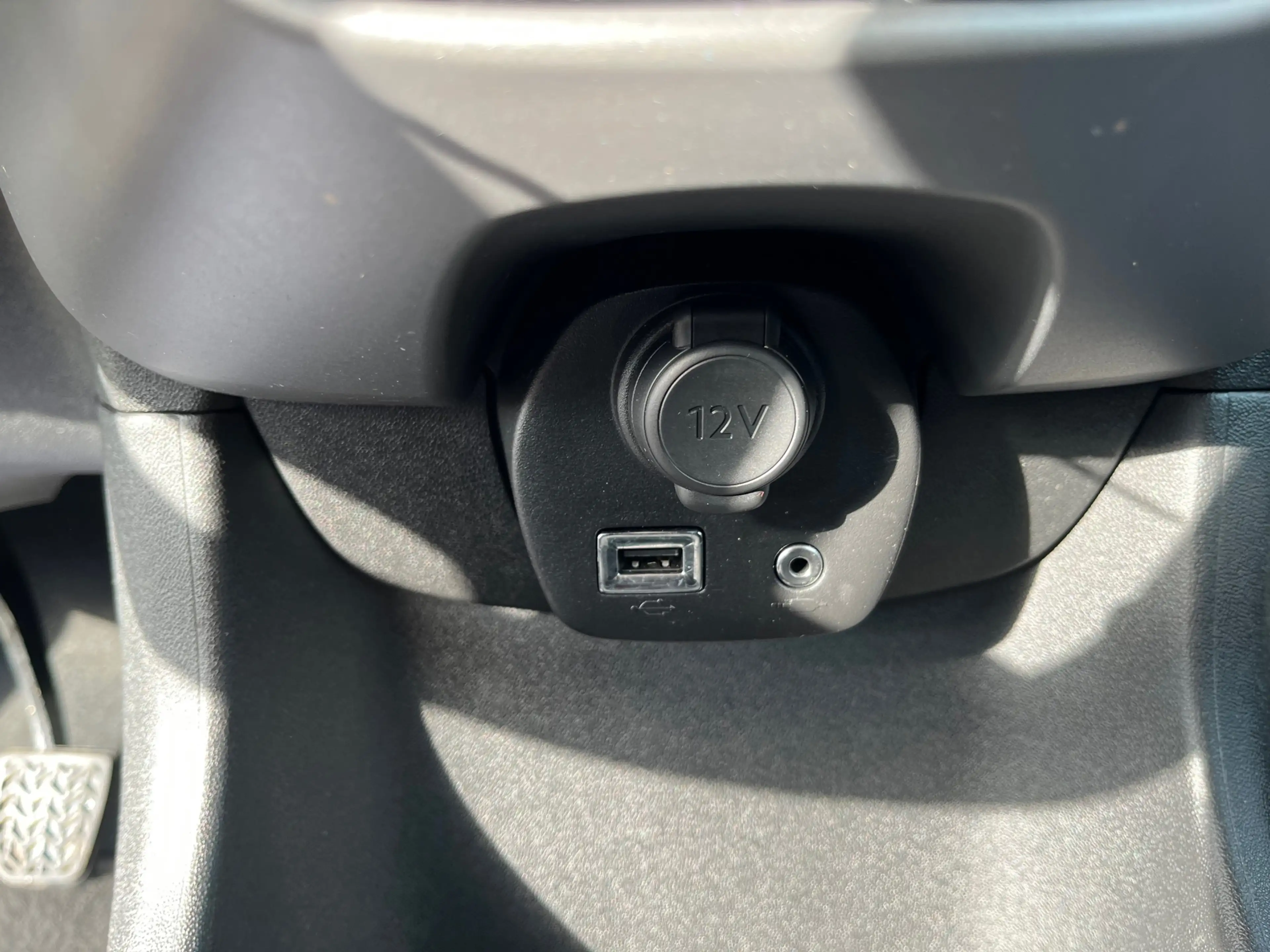 Peugeot 108 1.0 e-VTi Active — photo 23