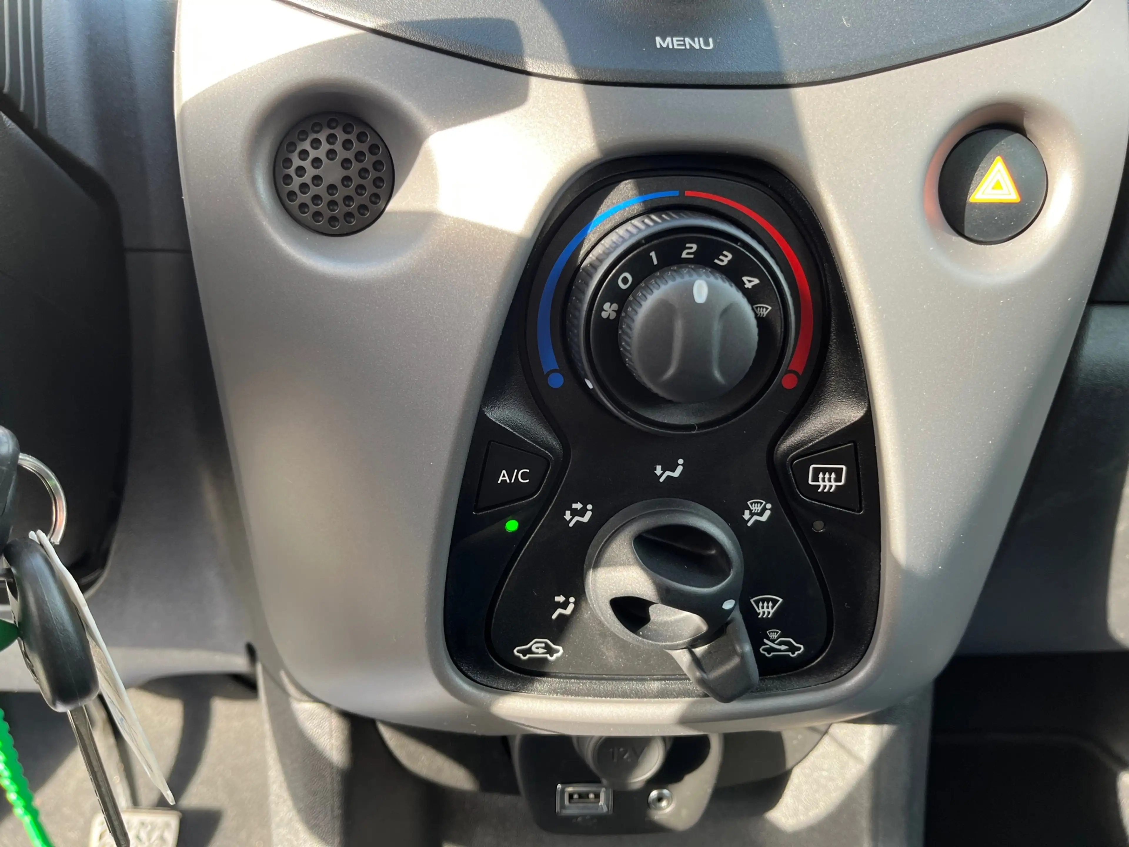 Peugeot 108 1.0 e-VTi Active — photo 22