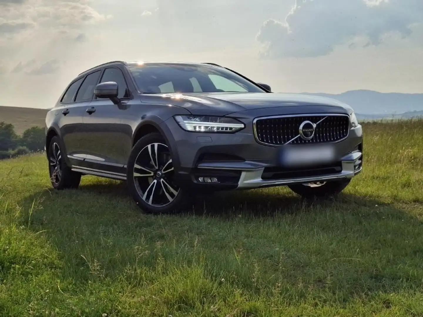 Volvo V90 Cross Country V90 Cross Country 2.0 D5 AWD Geartronic Pro Grau - 1