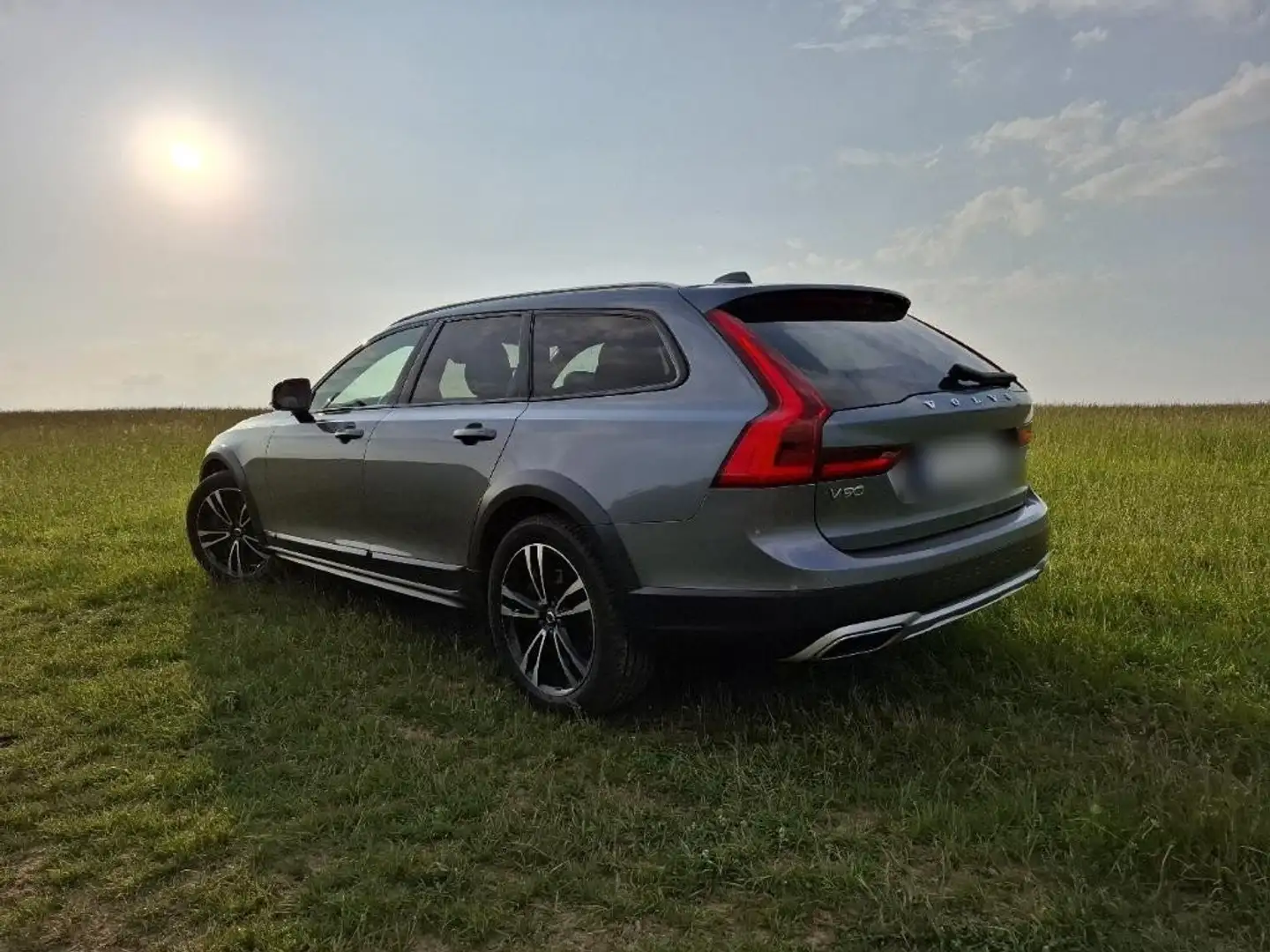 Volvo V90 Cross Country V90 Cross Country 2.0 D5 AWD Geartronic Pro Grau - 2