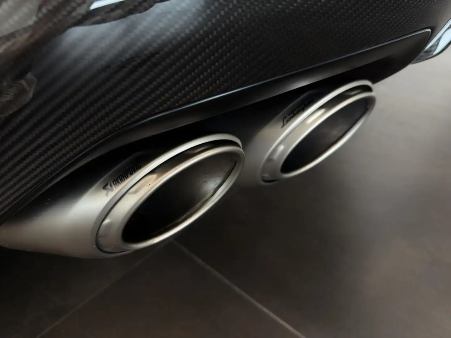 Lamborghini Urus 4.0 V8 Aut. Gris - 2