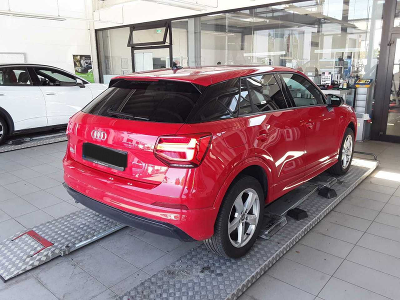 Audi Q2 30 TDI sport LED AHK Shz — photo 2