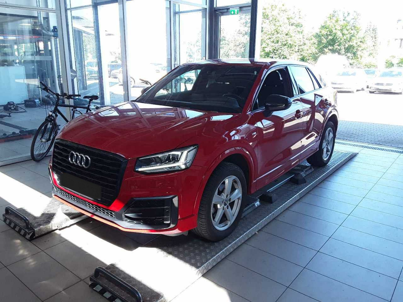 Audi Q2 30 TDI sport LED AHK Shz