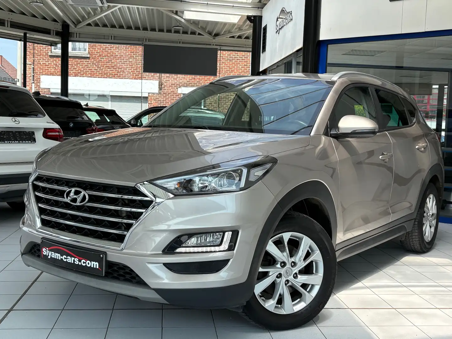 Hyundai TUCSON 1.6 CRDi *GPS * CAMERA * PDC * CARPLAY * Gris - 1