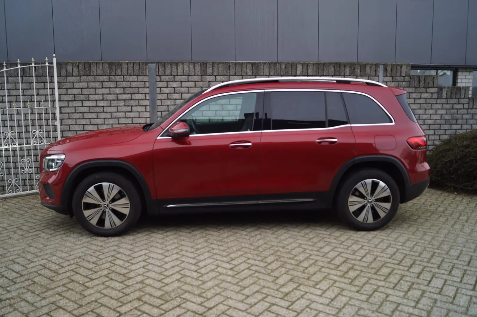 Mercedes-Benz GLB 250 4MATIC AMG Line 7p. Autom Panodak Leder Navi Camer Rouge - 2