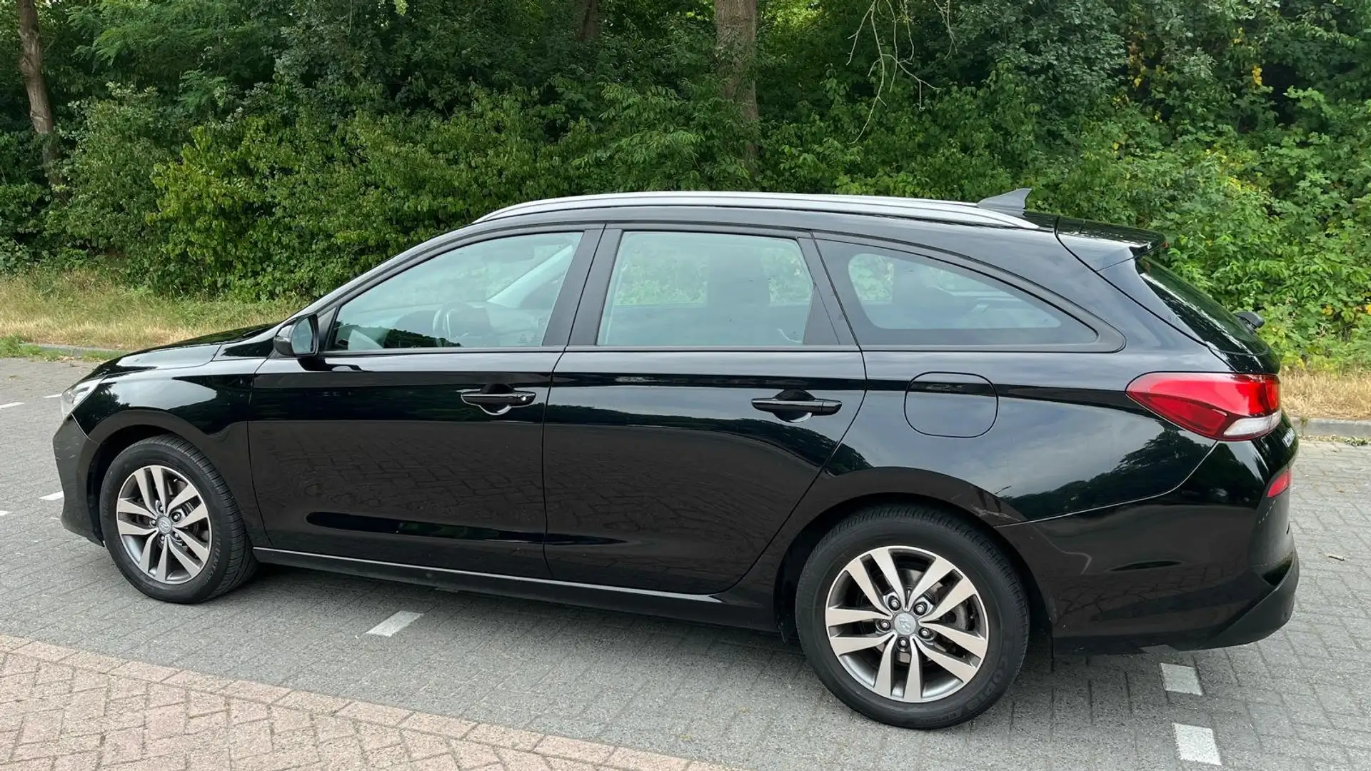 Hyundai i30 i30 1.4 T-GDI Comfort - Automaat/Apple/Android Zwart - 2