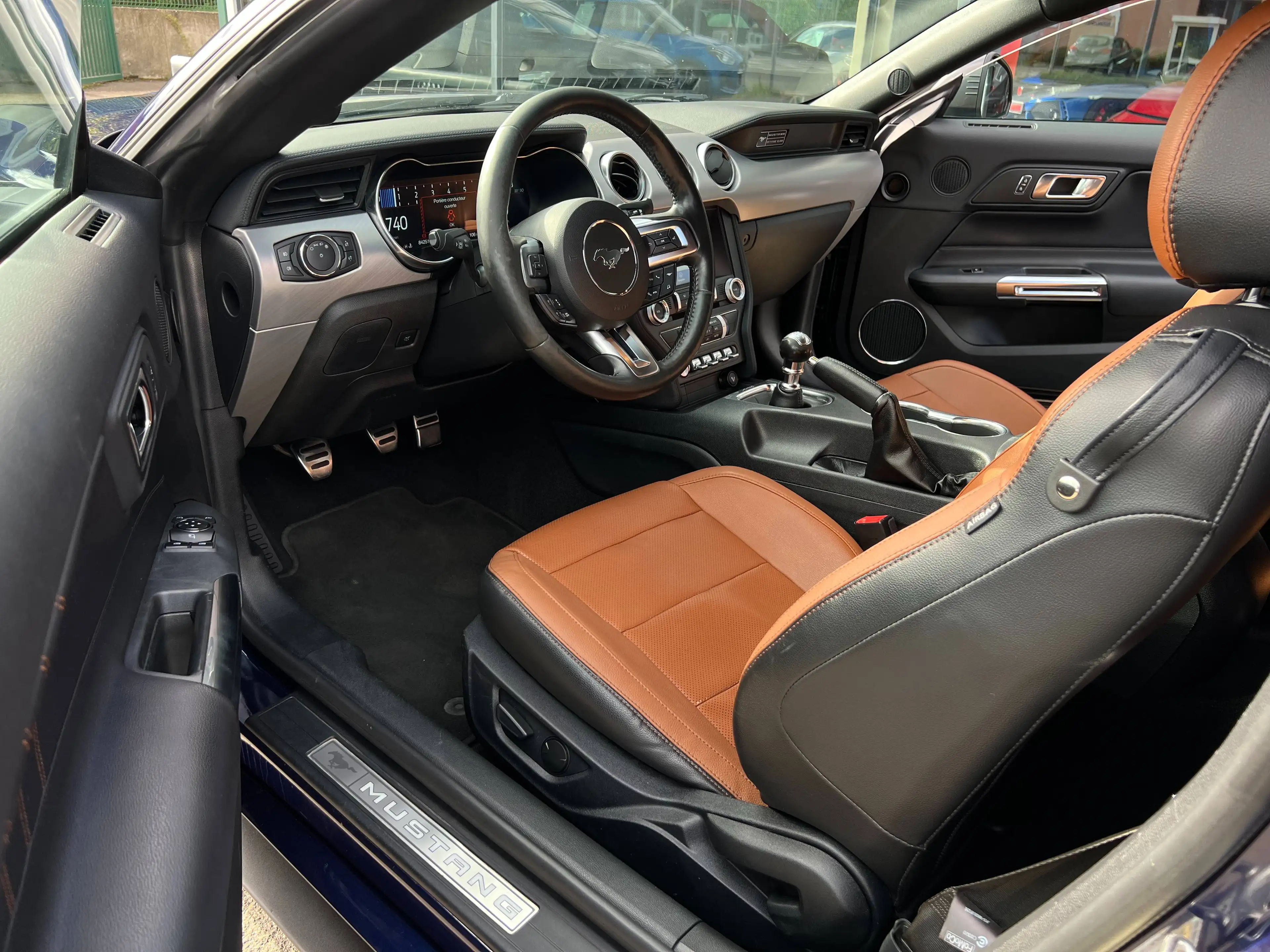 Ford Mustang 2.3EcoBoost Manual FIFTY FIVE  Exhaust Cockpit 1er Proprietaire Full Option — photo 12