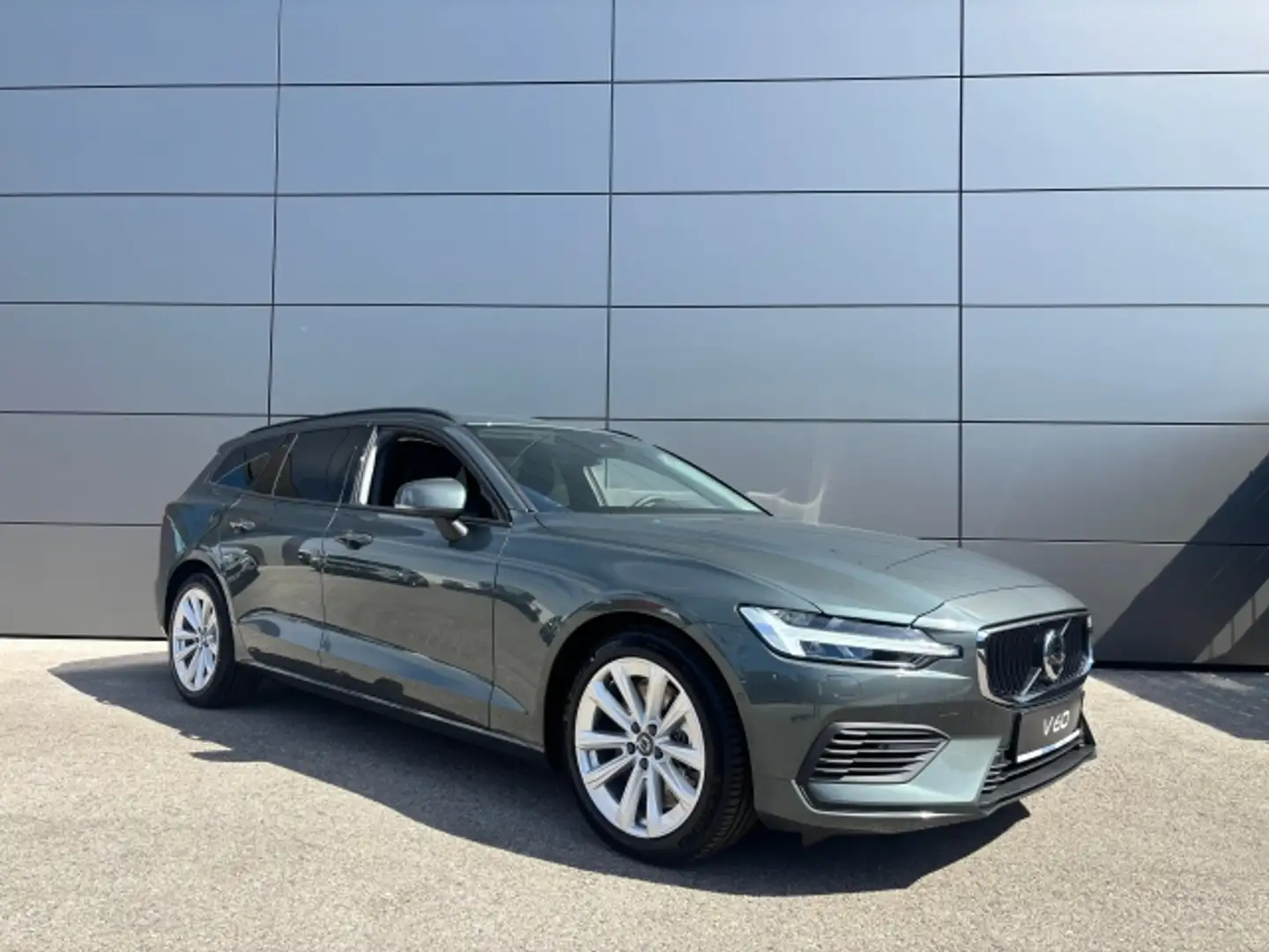 Volvo V60 T6 eAWD Plug-in-Hybrid Core Grün - 1