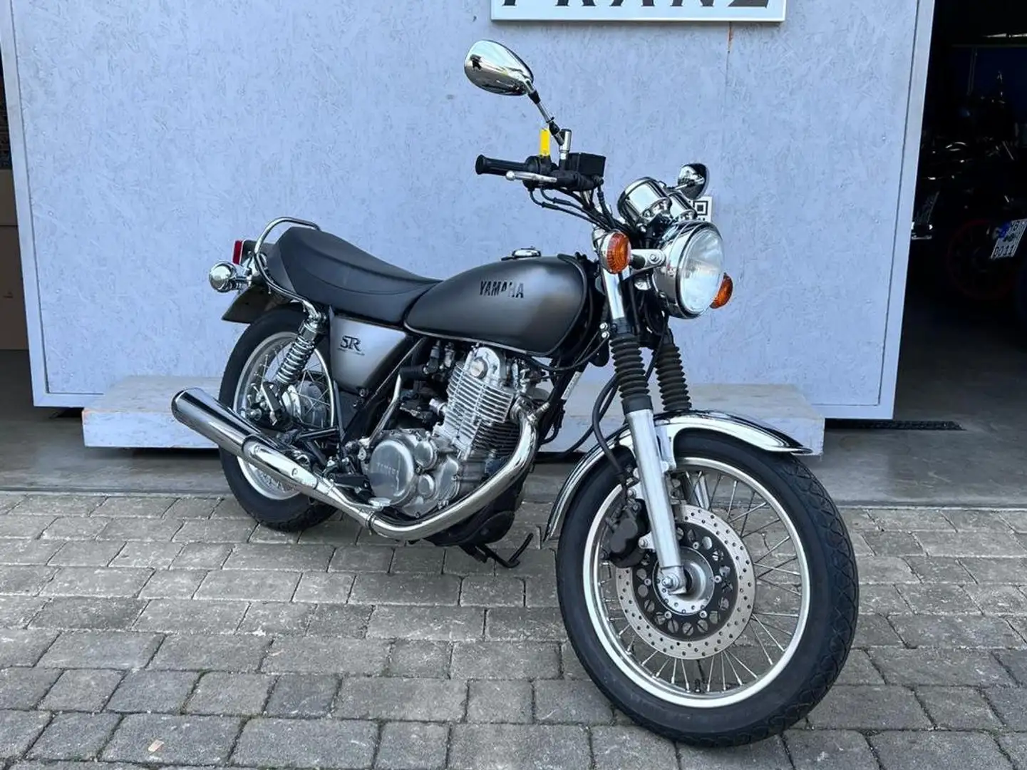 Yamaha SR 400 Grau - 2