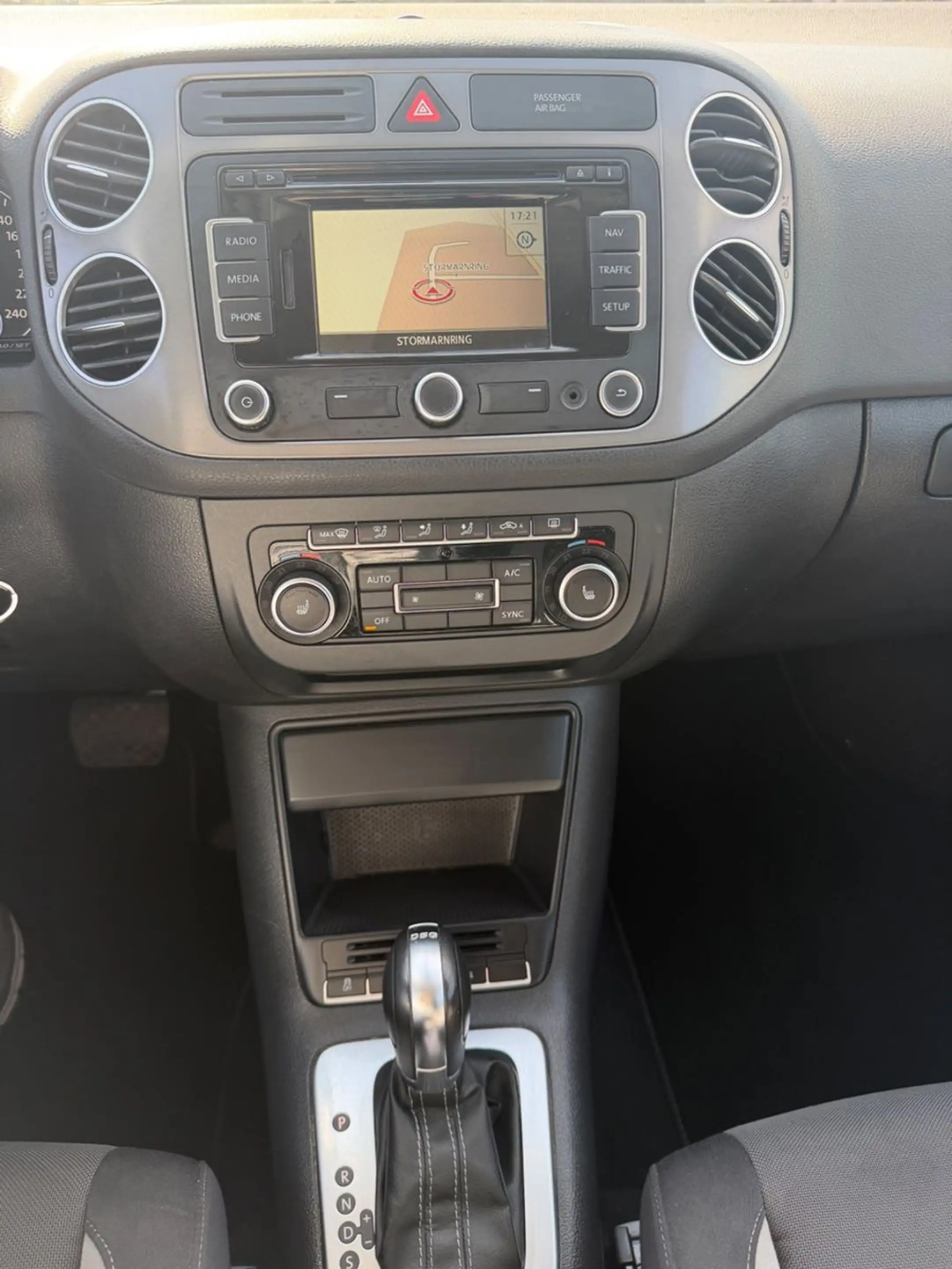Volkswagen Golf Plus VI Life PDC+SHZ+Navi+Klimaautomatik — photo 12