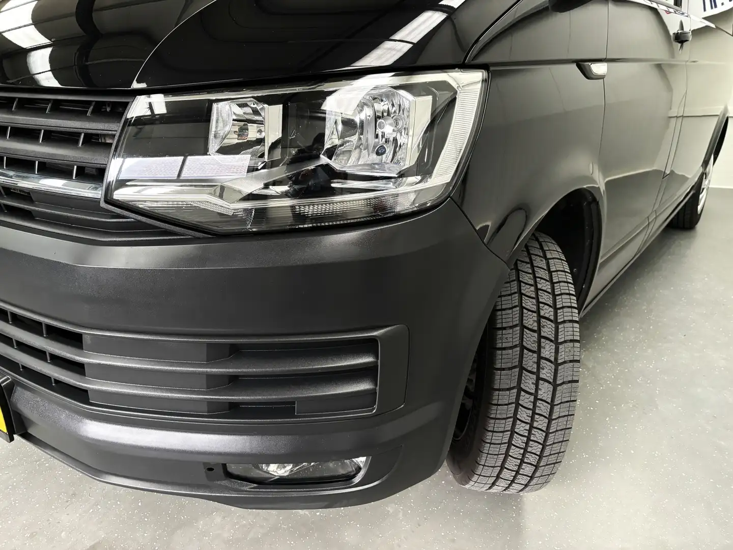 Volkswagen Transporter 2.0 TDI L2H1 Comfortline Executive PLUS RIJKLAAR ! Zwart - 2