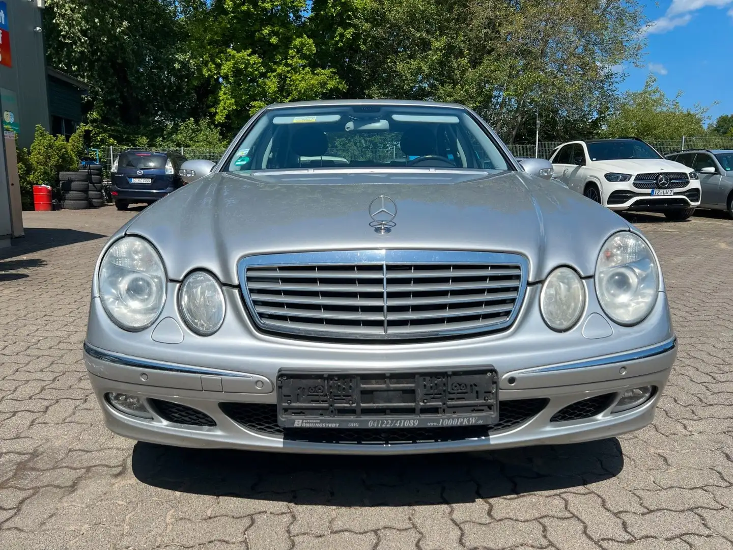 Mercedes-Benz E 500 AUTOM°SITZH°XENON°MEMORY°EL.SSD°8xBEREIFT! Silber - 2
