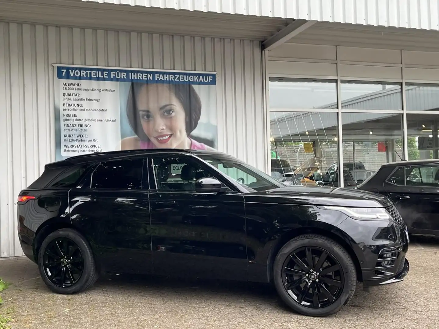 Land Rover Range Rover Velar 2.0 R-DYNAMIC P300 PDC LEDER PANO CAM SHZ - 2