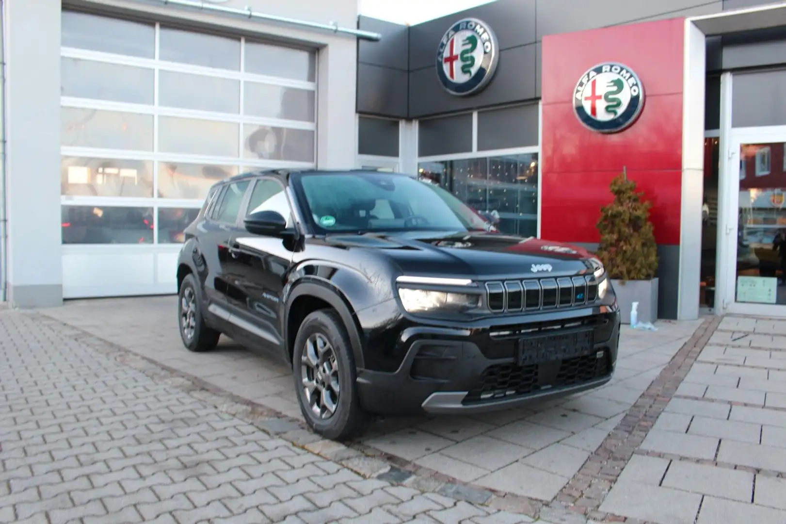 Jeep Avenger Longitude Electric Schwarz - 2