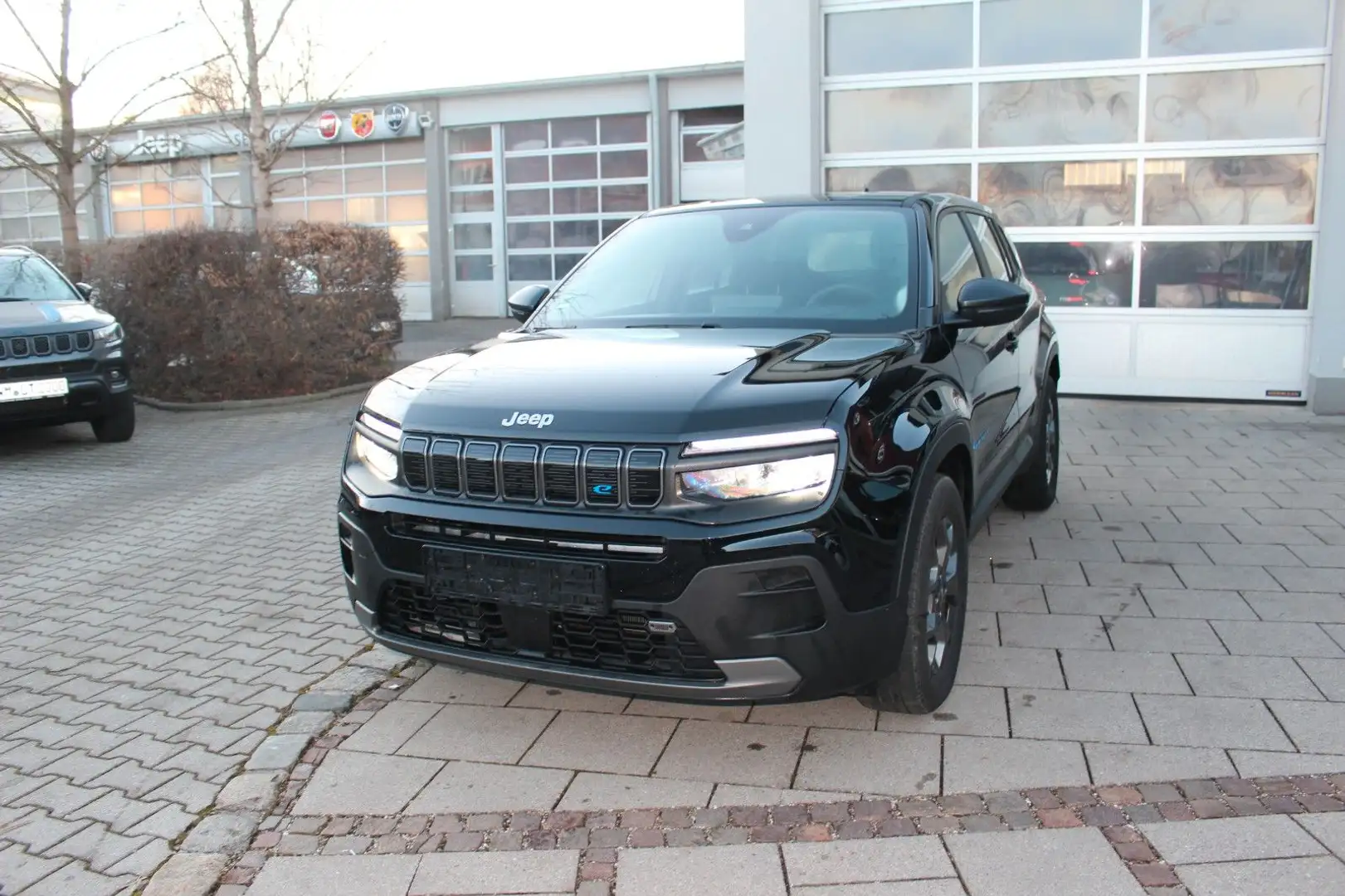 Jeep Avenger Longitude Electric Schwarz - 1