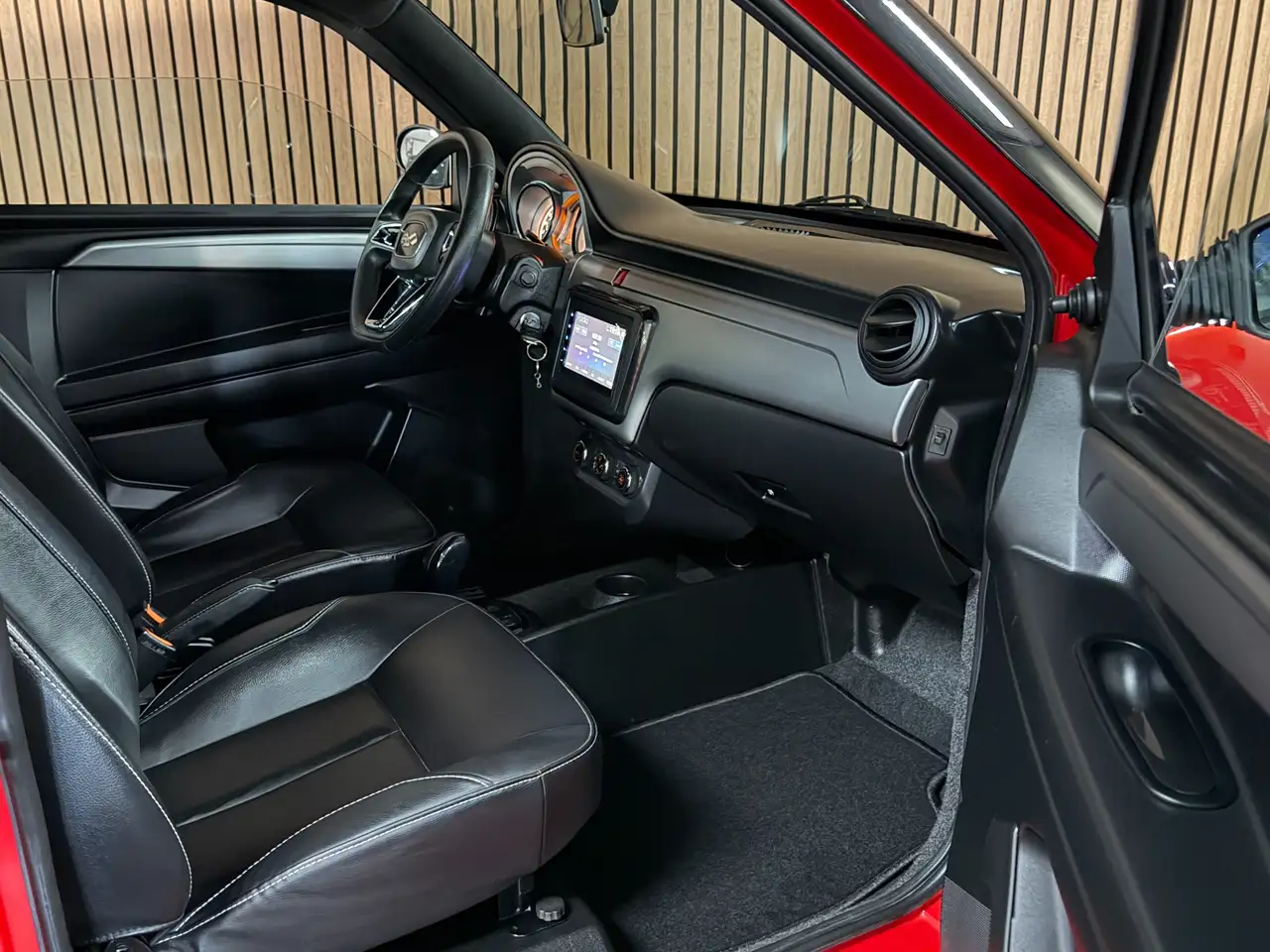 Ligier JS 50 Sport Rot Facelift / Apple Carplay / DAB + / RFK 27