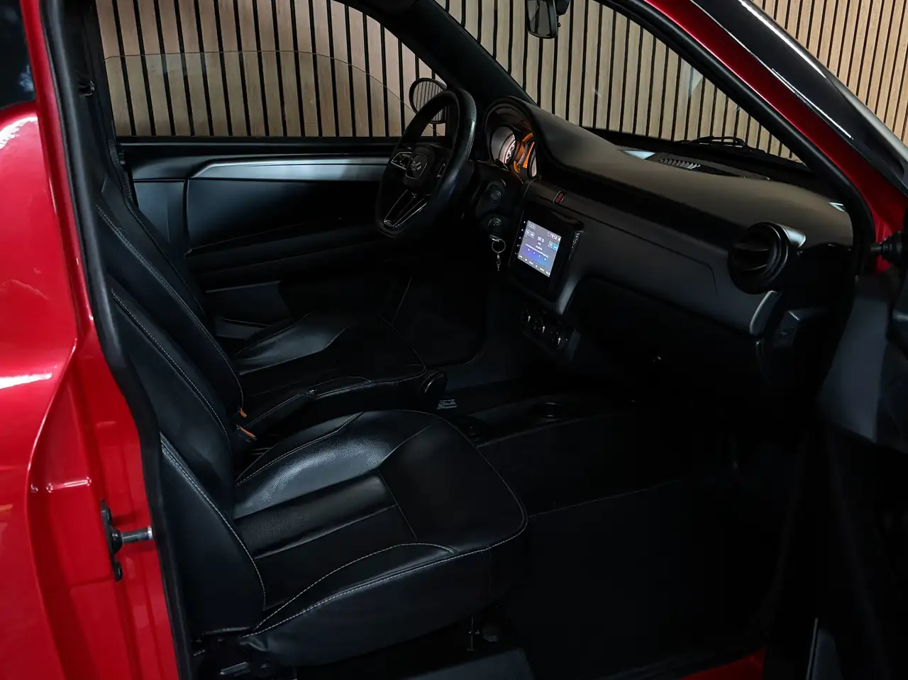 Ligier JS 50 Sport Rot Facelift / Apple Carplay / DAB + / RFK 18