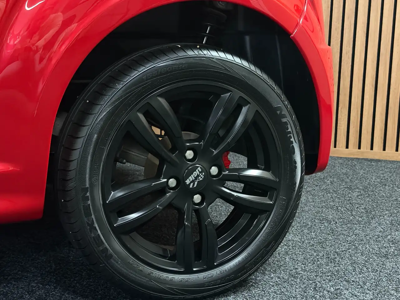 Ligier JS 50 Sport Rot Facelift / Apple Carplay / DAB + / RFK 8
