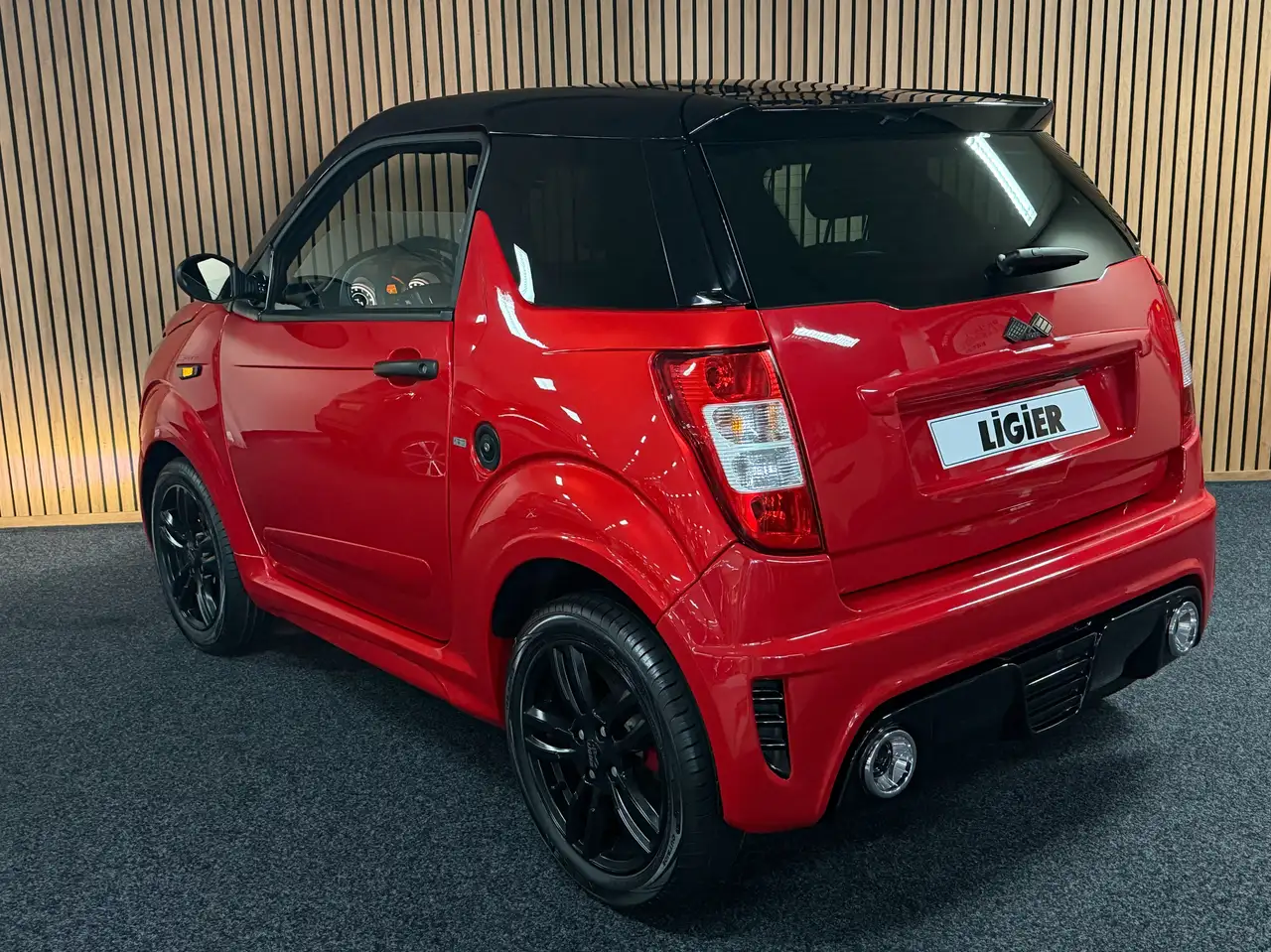 Ligier JS 50 Sport Rot Facelift / Apple Carplay / DAB + / RFK 33