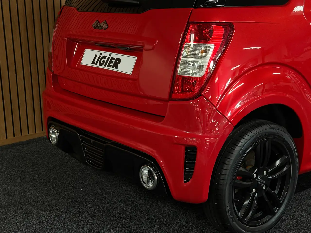 Ligier JS 50 Sport Rot Facelift / Apple Carplay / DAB + / RFK 16