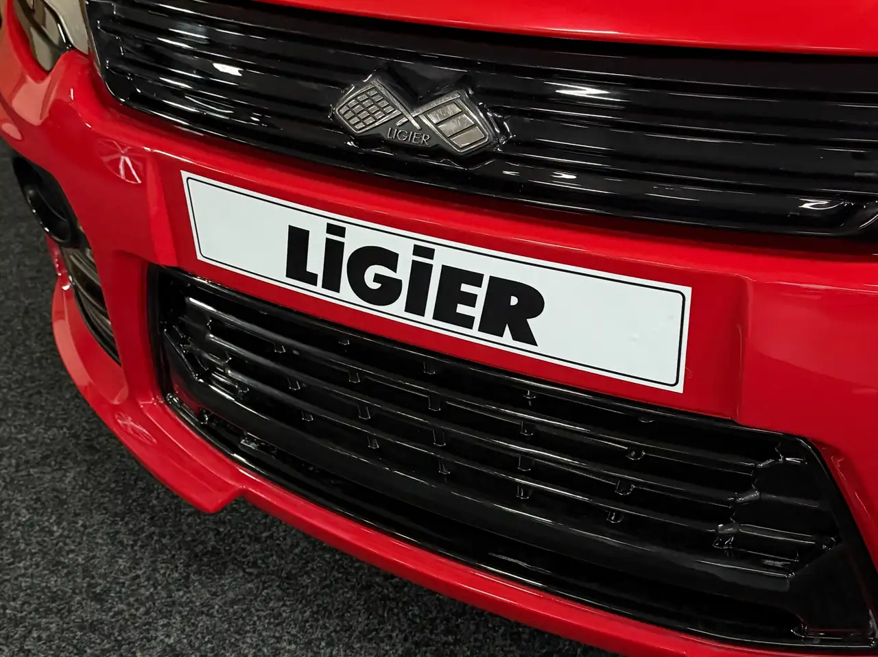 Ligier JS 50 Sport Rot Facelift / Apple Carplay / DAB + / RFK 6