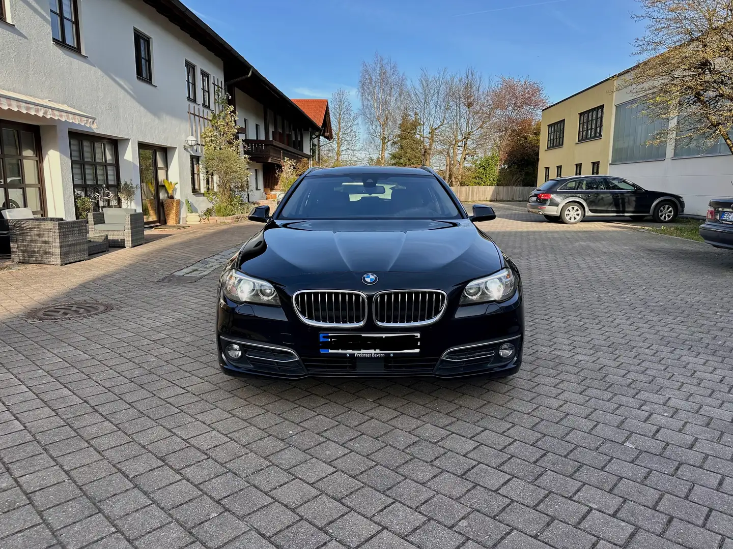BMW 530 530d xDrive Touring Aut. Luxury Line Schwarz - 1