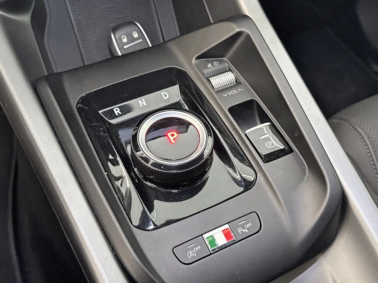 Alfa Romeo Tonale 2025 — фото 17