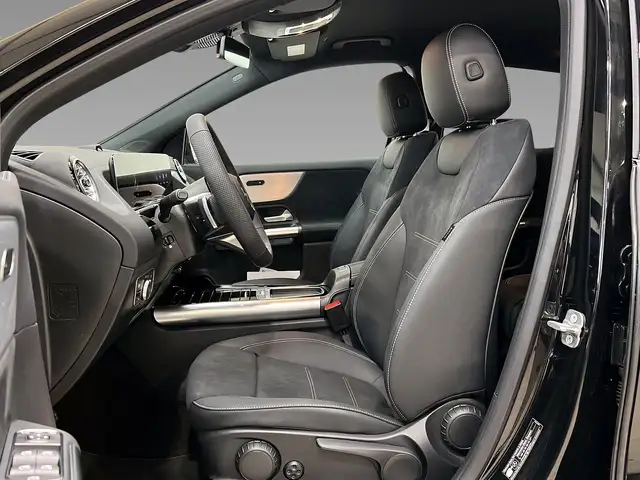 Mercedes-Benz Gla Class view 8