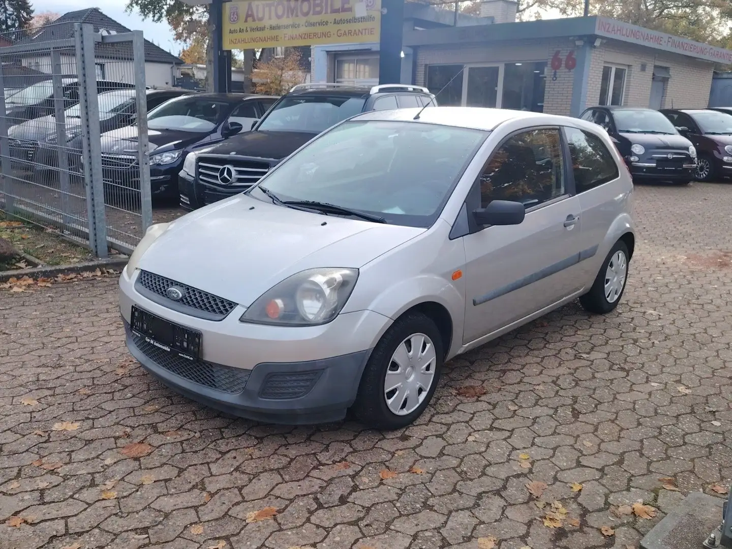 Ford Fiesta Ambiente Silber - 1