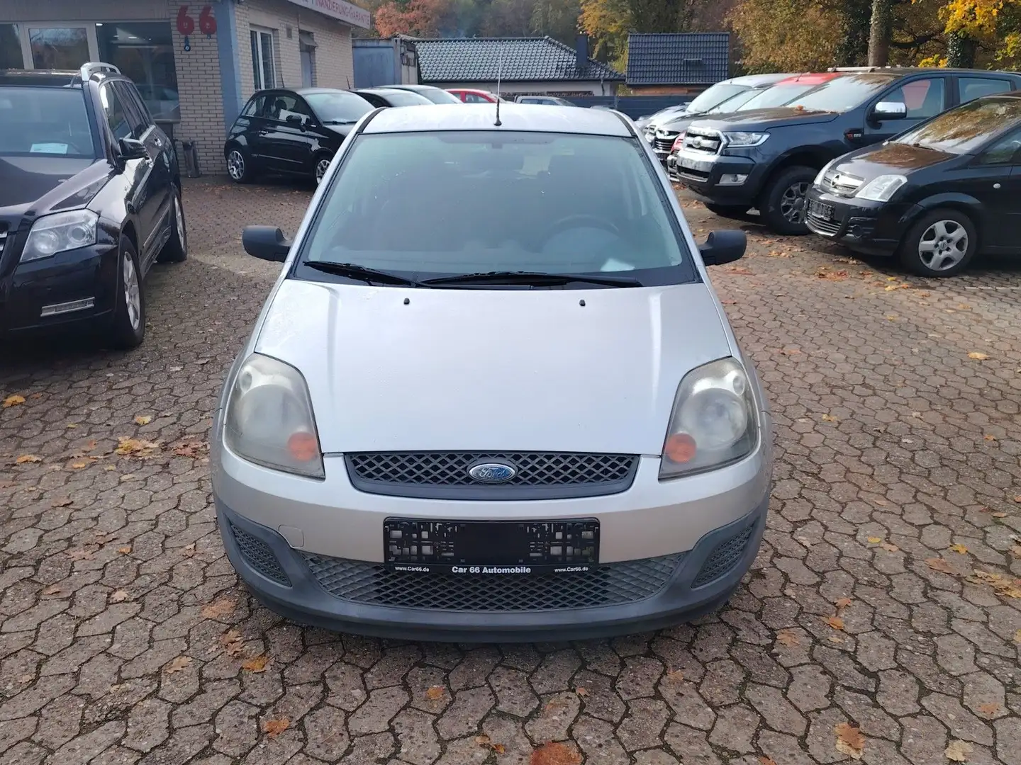 Ford Fiesta Ambiente Silber - 2