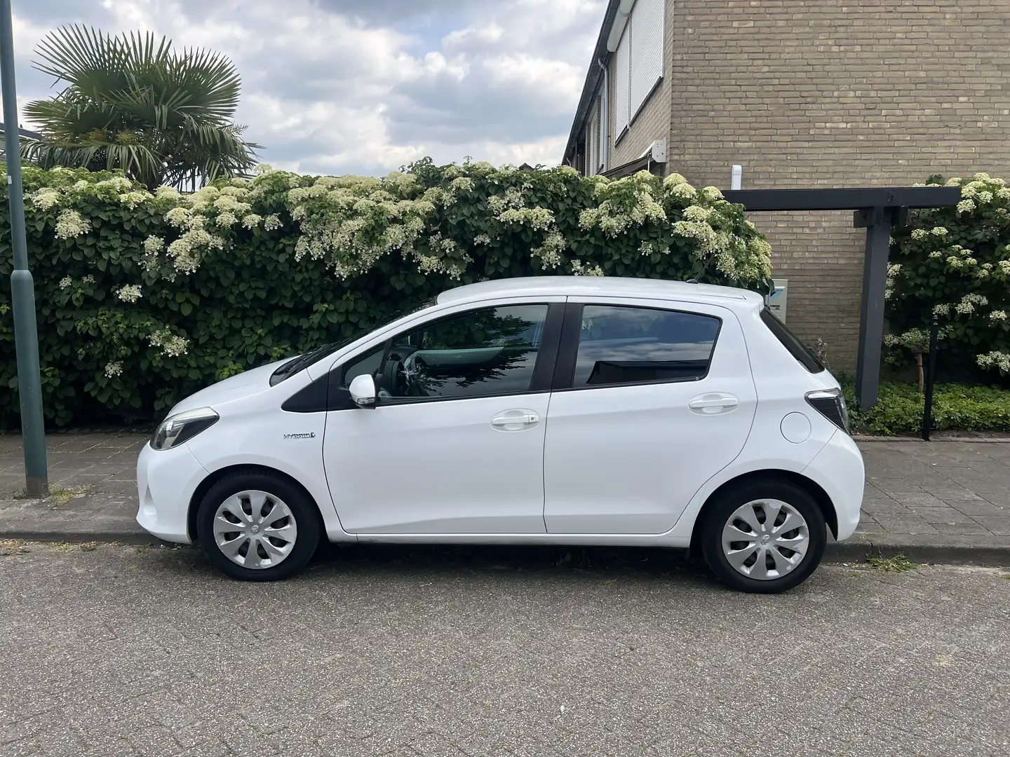 Toyota Yaris 1.5 Full Hybrid CVT 5DR 2014 Wit Wit - 2