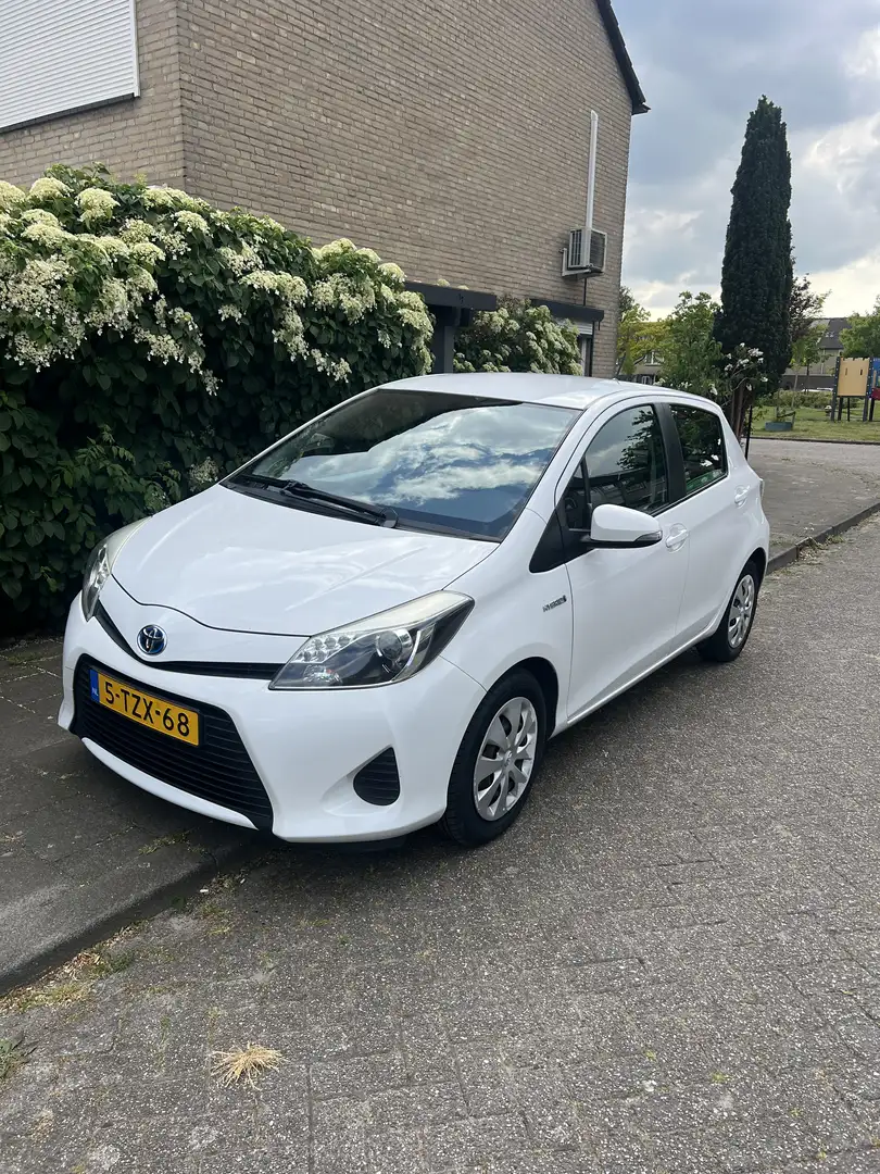 Toyota Yaris 1.5 Full Hybrid CVT 5DR 2014 Wit Wit - 1
