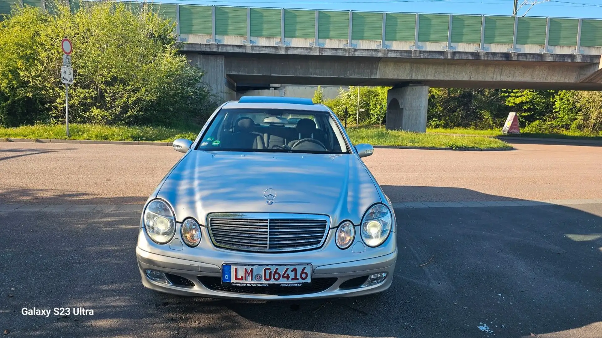 Mercedes-Benz E 200 E -Klasse Lim. E 200 Kompressor Argent - 1