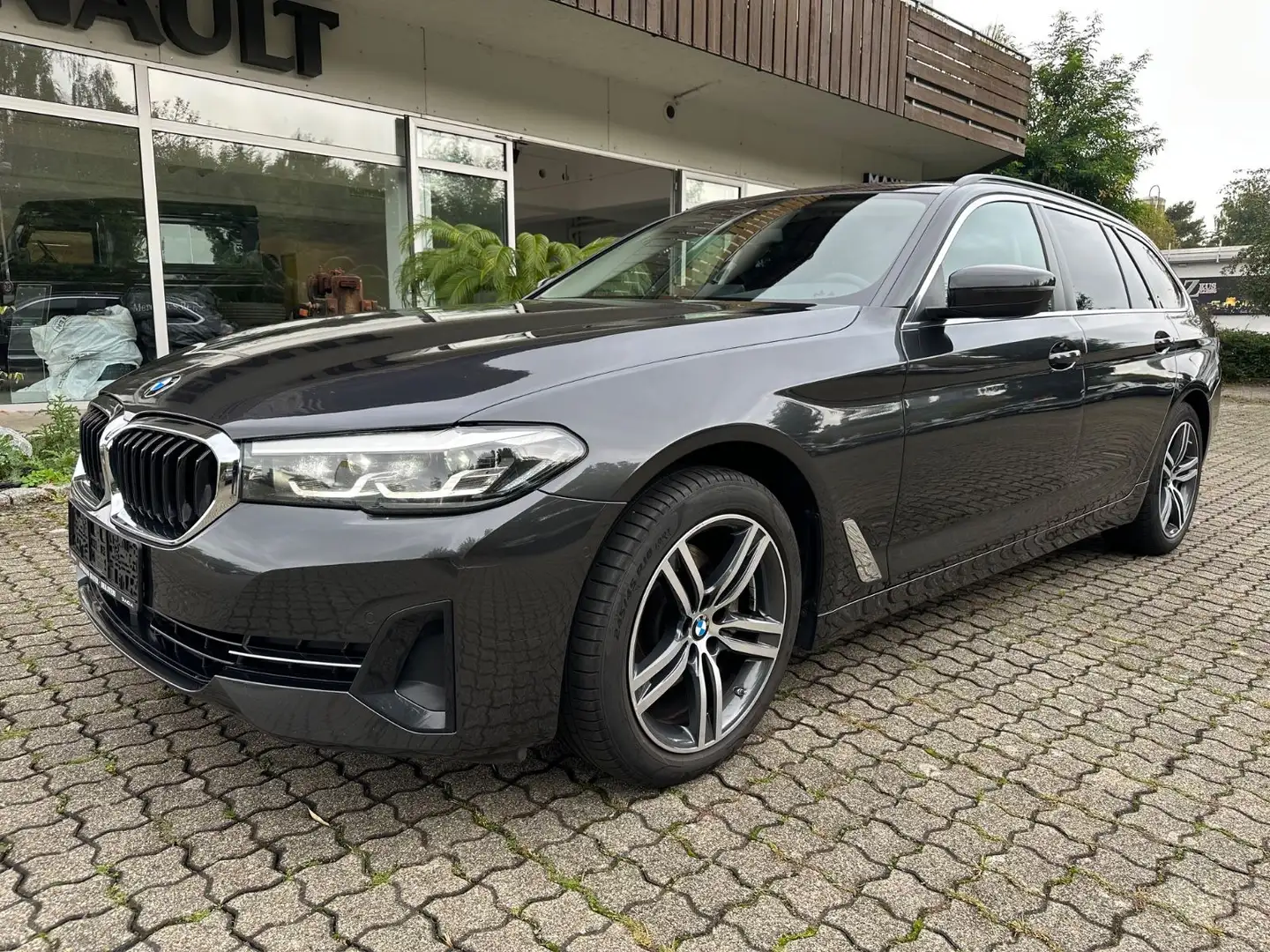 BMW 520 d Touring*Aut*NAVI*LED*DISPLAY KEY*EU6dT* Grau - 1