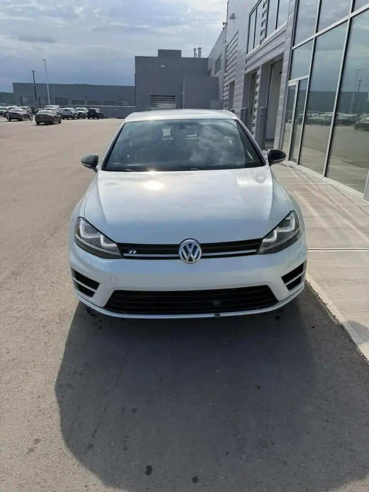 Volkswagen Golf R снимка Volkswagen Golf R