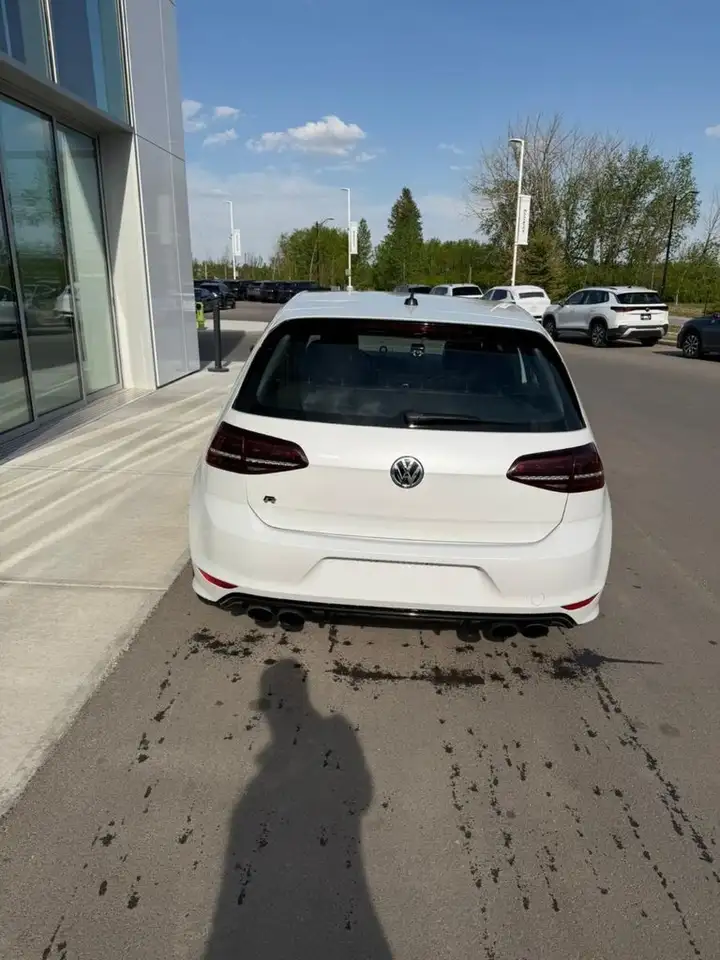 Volkswagen Golf R снимка Volkswagen Golf R