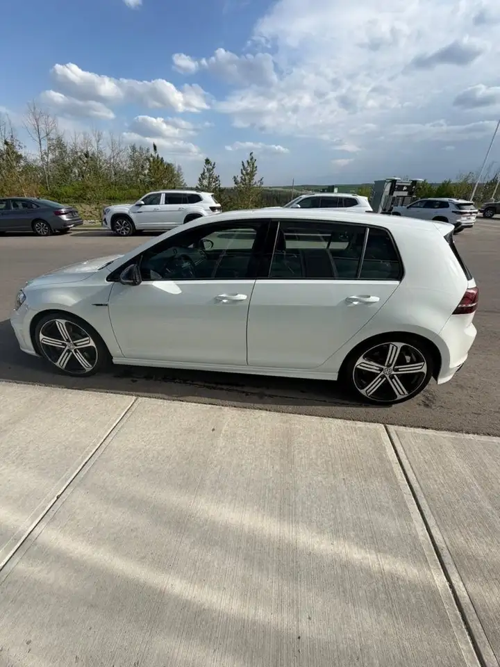 Volkswagen Golf R снимка Volkswagen Golf R
