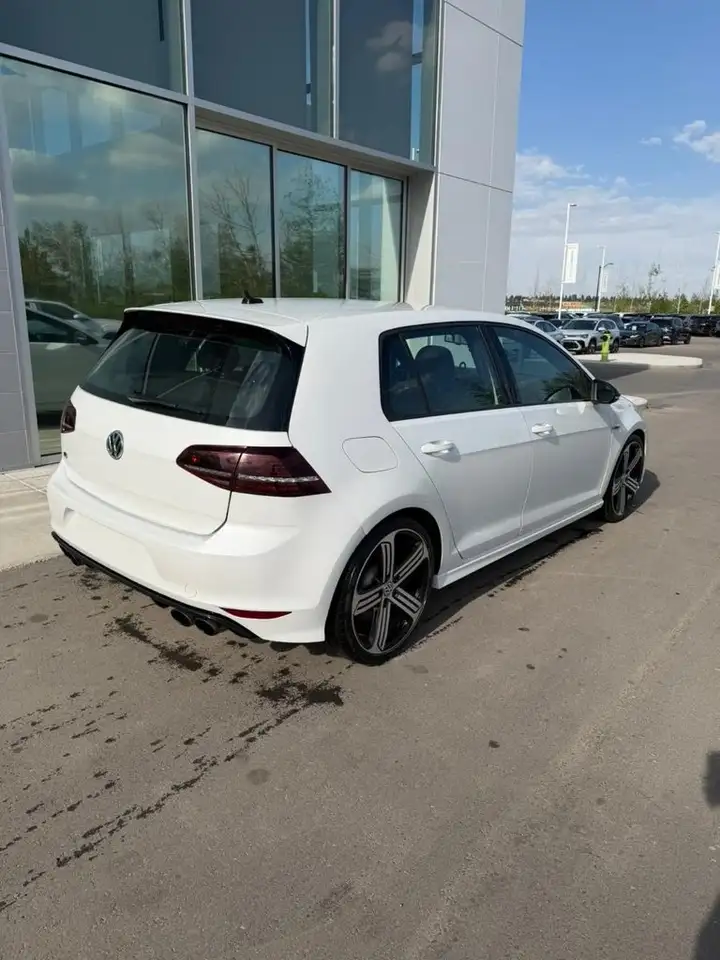 Volkswagen Golf R снимка Volkswagen Golf R