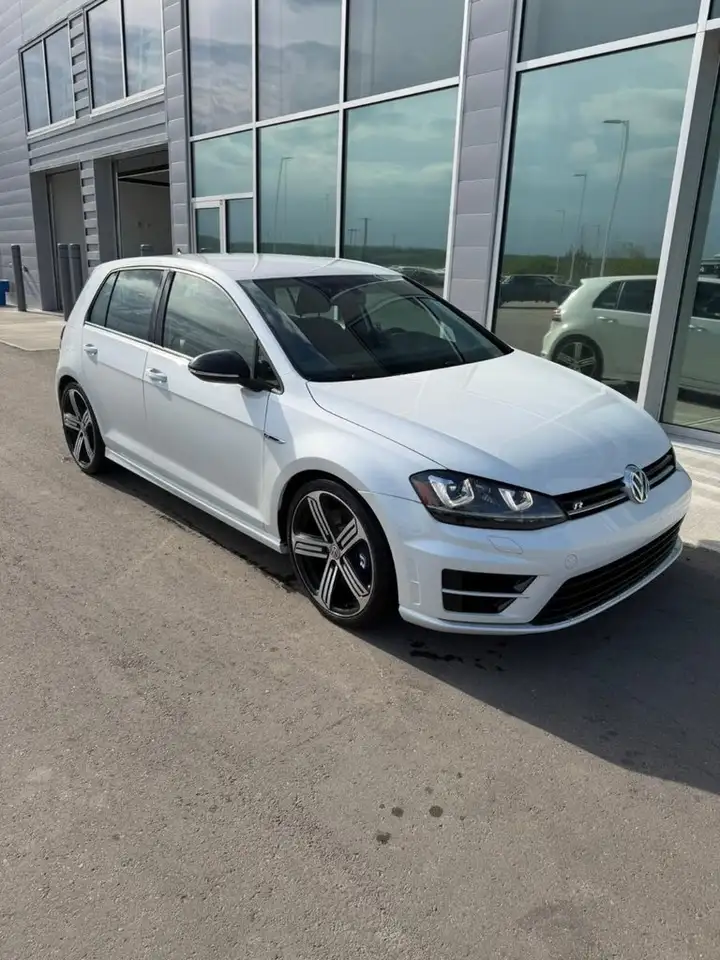 Volkswagen Golf R снимка Volkswagen Golf R