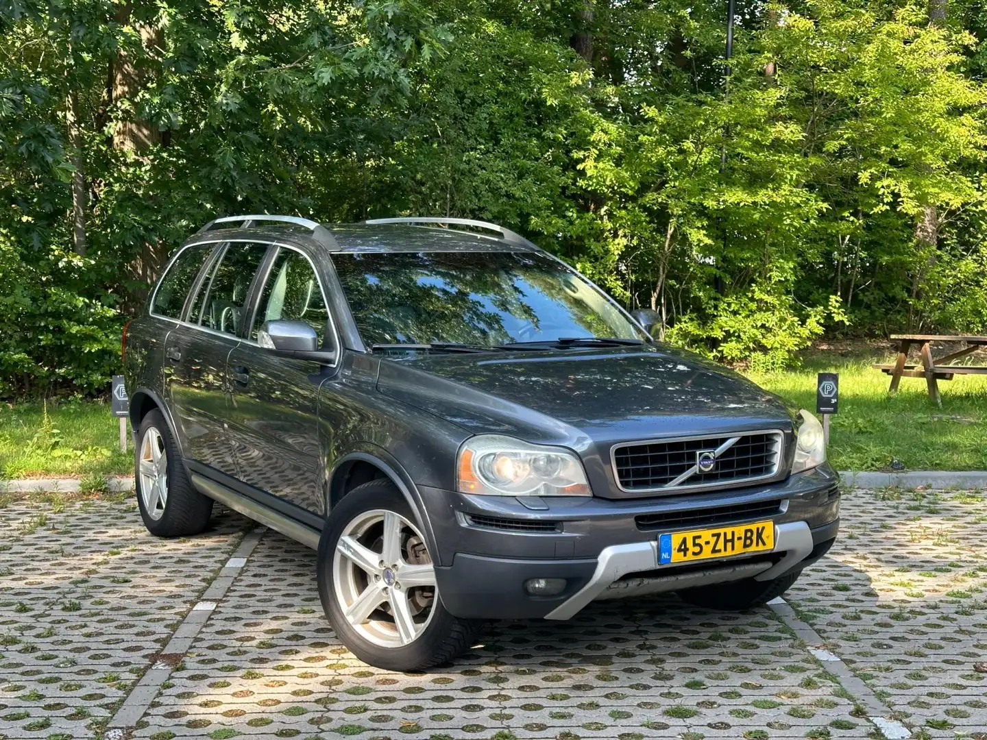 Volvo XC90 2.4 D5 Sport Grijs - 1