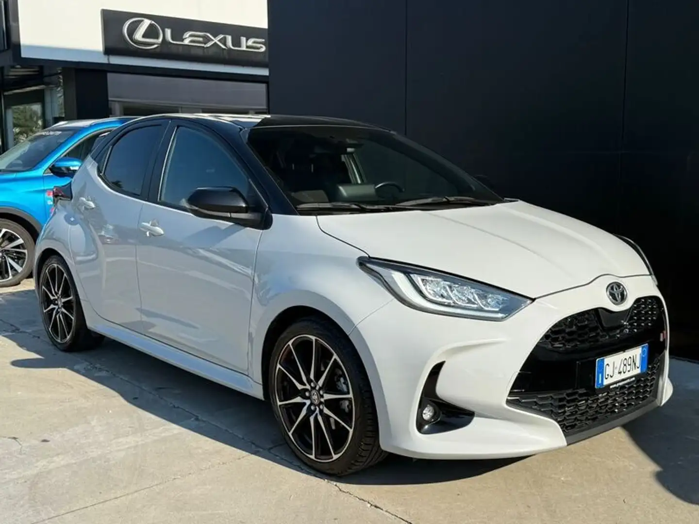 Toyota Yaris 1.5 Hybrid GR Sport White - 1