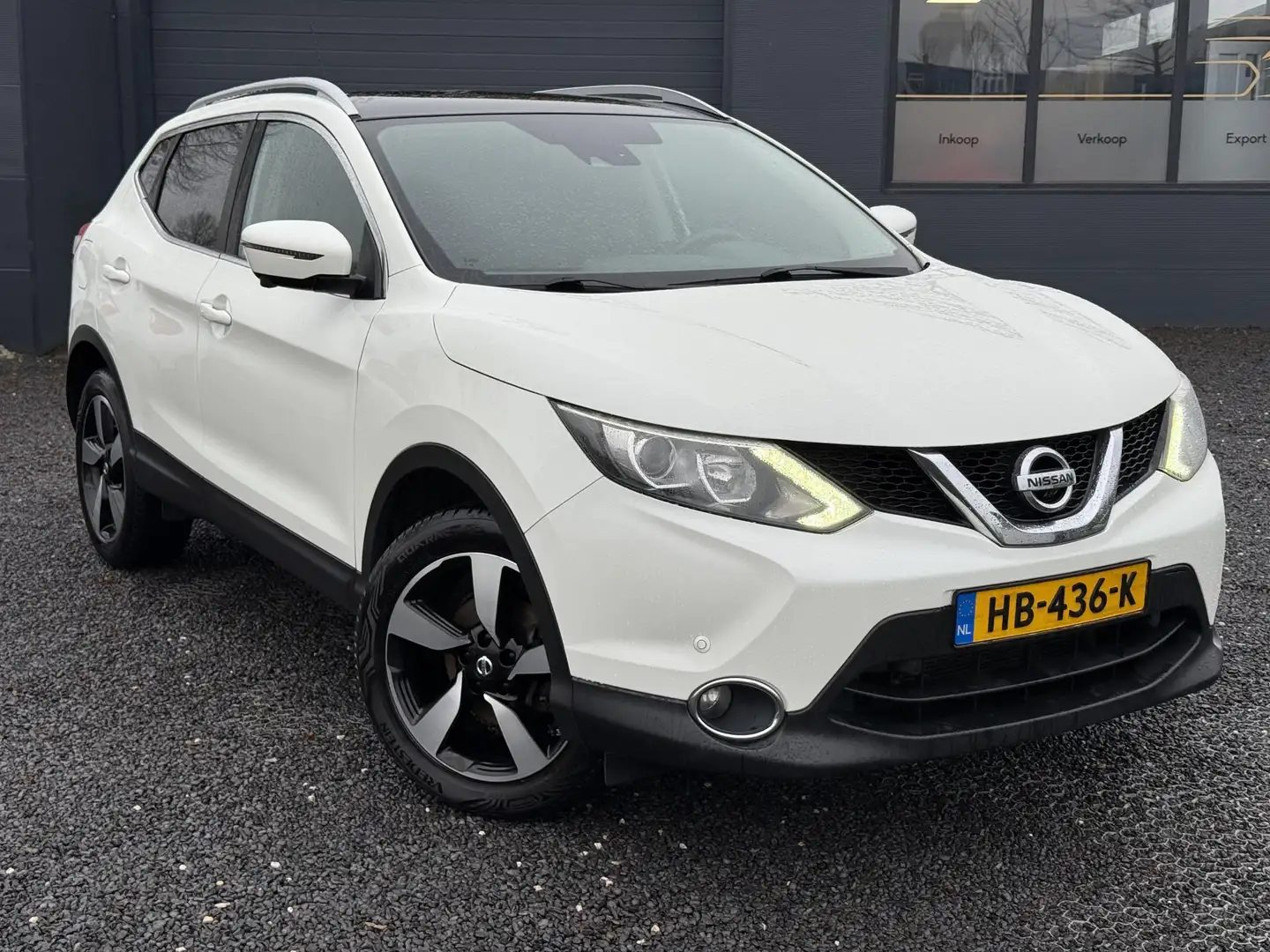 Nissan Qashqai 1.2 Connect Edition 360°Camera,Pano,Navi,Dealer on Weiß - 2