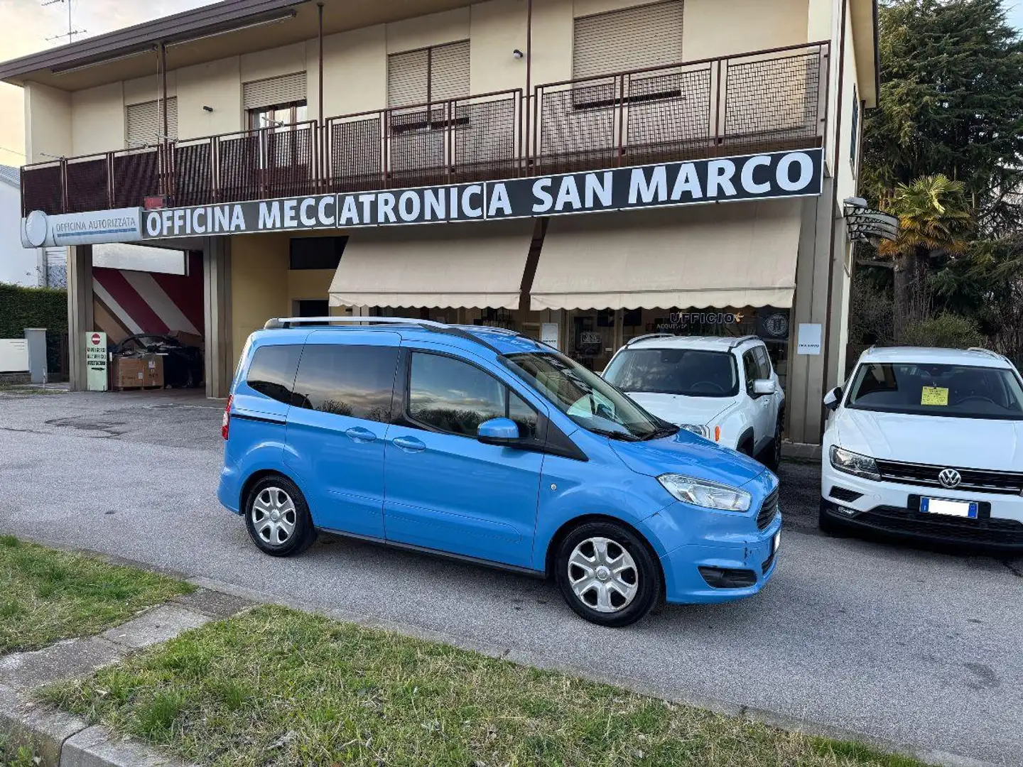 Ford Tourneo Courier Courier 1.5 TDCI 75 CV Plus NEOPATENTATI Blau - 1